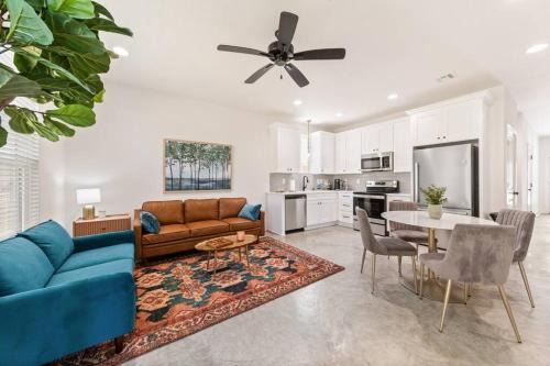 Lafayette House | C'est Bon House/2 KING Beds*Cajun Luxury*Coffee