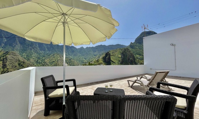 Hermigua Ski Chalet | Ca' Yaya - Big House w/Terraces + Rooftop & Views