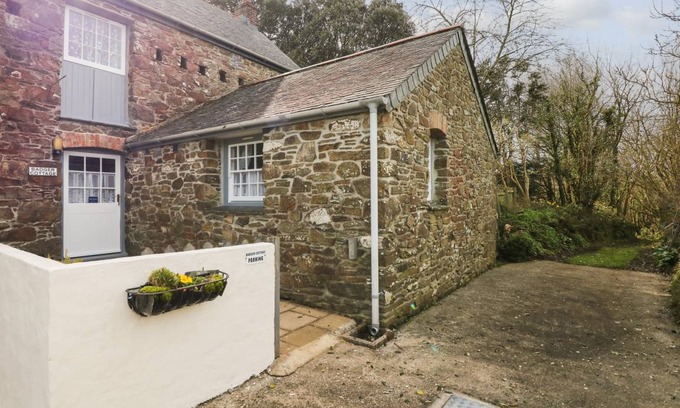 St. Martin Cottage | Cabin ∙ 2 bedrooms ∙ 4 guests