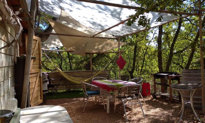 Montagnac-Montpezat Apartment | Cabane sous les Chênes