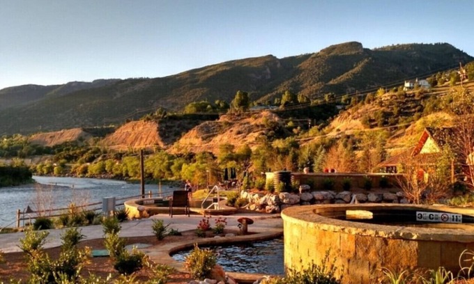 Glenwood Springs Cabin | Cabin 06 PETS OK 🐾Rustic Old West Studio+Kitchen