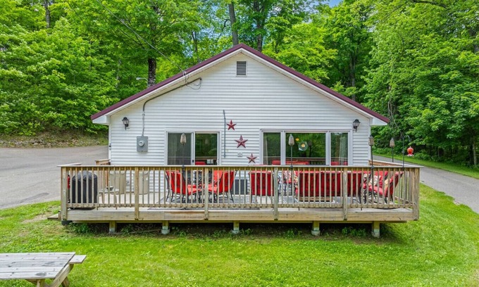 Phelps Cabin | Cabin #12 Thunder Bay Resort