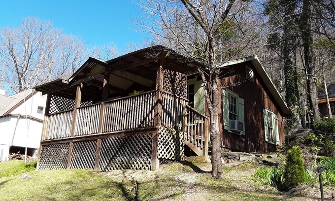 Chimney Rock Cabin | Cabin-Ensuite-Mountain View-Waterfall Cabin