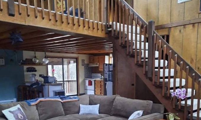 Bushkill Cabin | Cabin in the Mountains
