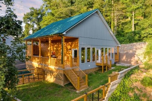 Gatlinburg House | Cabin w Hot Tub Game Room Scenic Smoky Mountain Views Perfect by AvantStay