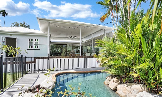 Edge Hill House | Caladenia Villa - Understated luxury in Edge Hill