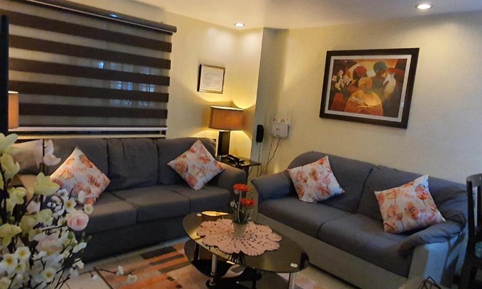 Highway Hills Apartment | California garden squire