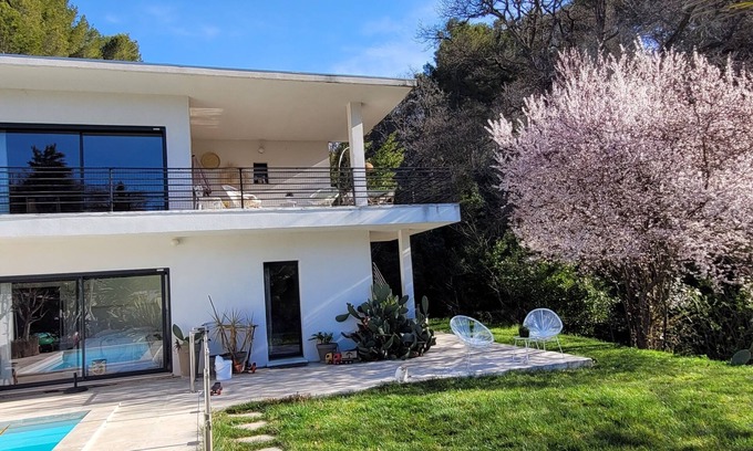 Nord House | Californian villa with heated pool, 5 minutes from town center