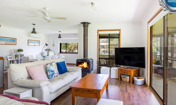 Callala Bay House | Callala Calm - Pet Friendly - 5 Mins Walk to Beach