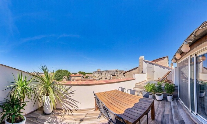 Arles City Centre Apartment | Calm and bright; Terrace and panoramic view in the center Housing