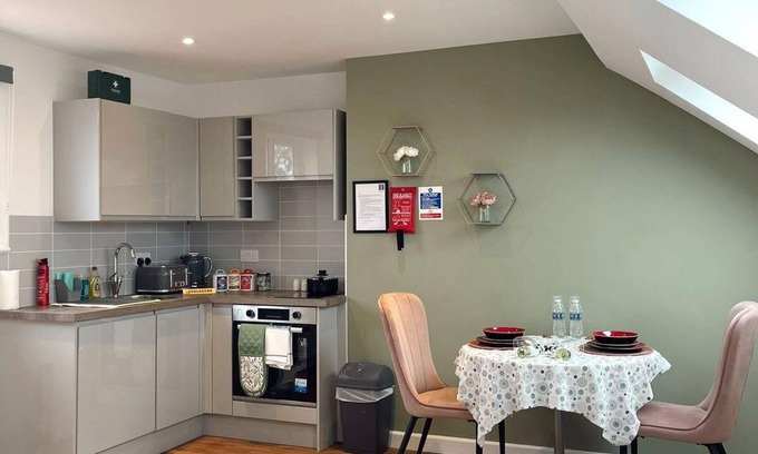 Cambridge House | Cambridge Studios & Suites by Tas Accomm