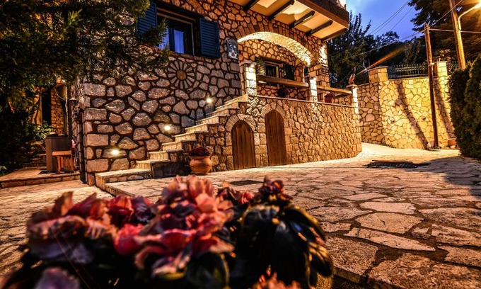 Synikia Mesi Trikalon House | Camelia Suites