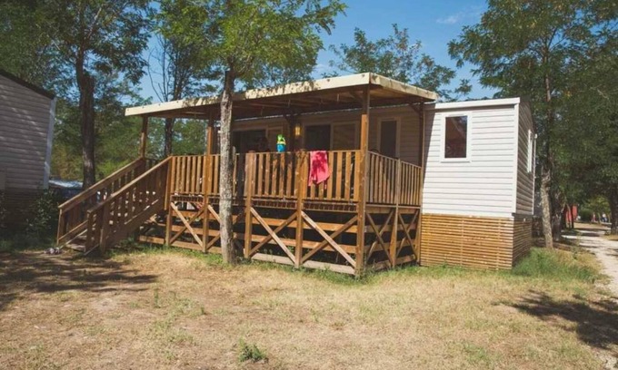 Saint Alban Auriolles House | Camping 3 étoiles - ccaiiba