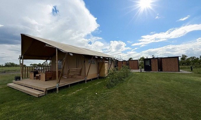 Zonnemaire Ski Chalet | Camping Hofstede Zonnevliet - Safaritent