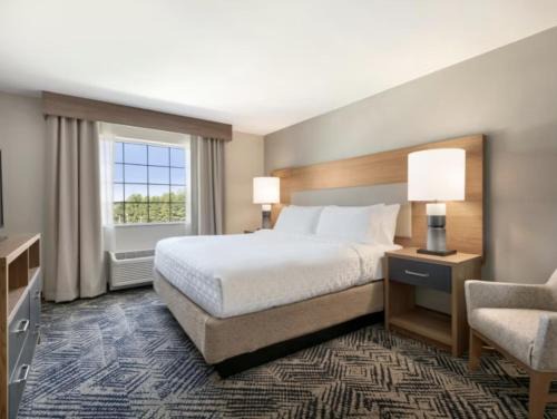 Chatham-Kent Hotel | Candlewood Suites Chatham South by IHG