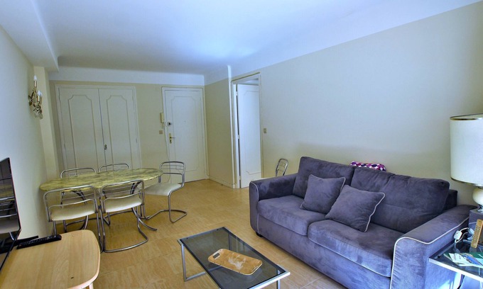 Cannes City Centre Apartment | Cannes, located behind the Martinez Hotel at 50 meters to the Croisette