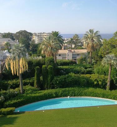 California - Pezou Apartment | CANNES Vue Mer & Balcon dans Villa Exceptionnelle Belle Époque la Californie