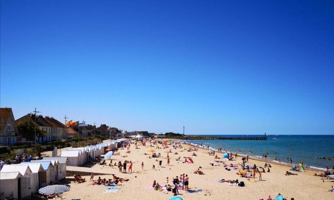 Courseulles-sur-Mer Apartment | CAP HORN ensoleillé face port