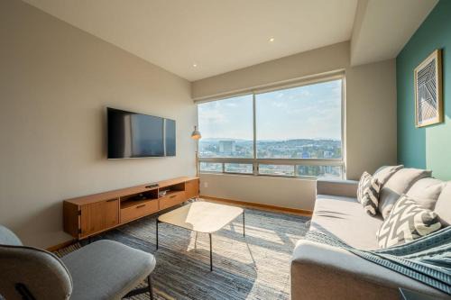 El Yaqui House | Capitalia Chic 3BR with Premium Amenities