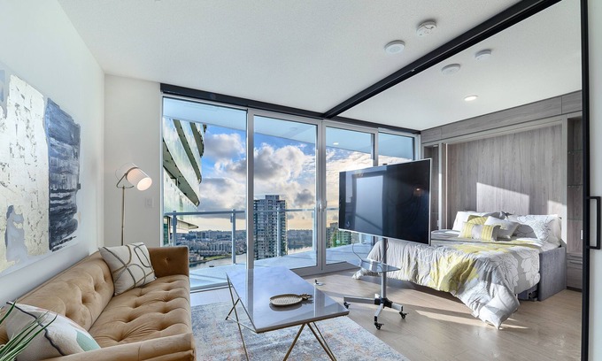 Central Apartment | Capricorn Palace at DT Vancouver