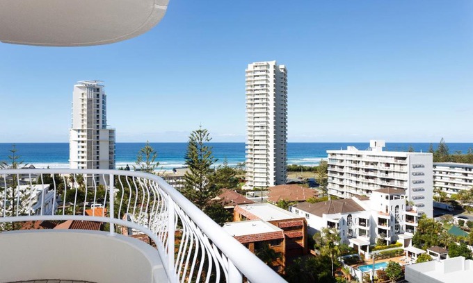 Broadbeach Apartment | Capricornia Apartments
