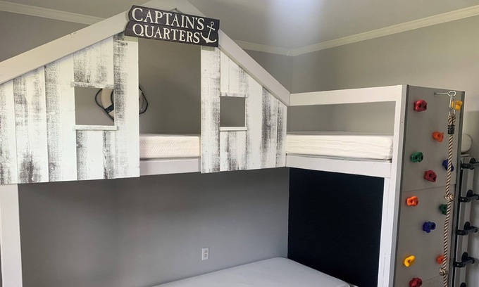 Sloans Valley House | Captain's Quarters