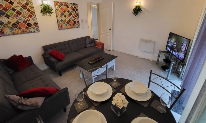 Southend-on-Sea Apartment | Captivating 2-Bed Apartment in Southend-on-Sea