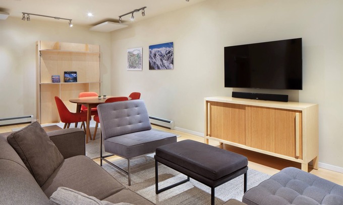Carbondale Apartment | Carbondale Oasis | Parkside, Spacious, D/T, Modern