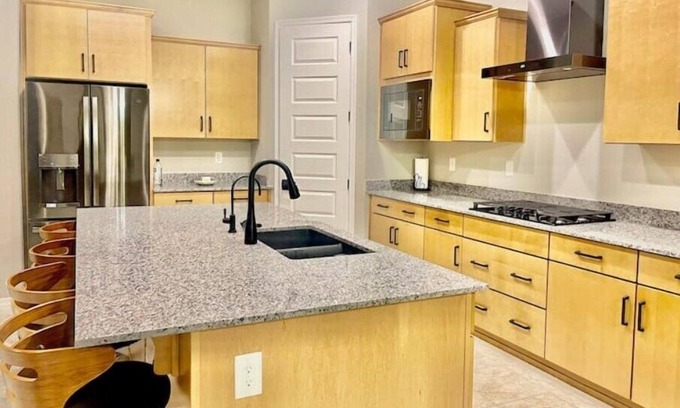 Glendale Apartment | Cardinal Stadium Functional Luxury Getaway