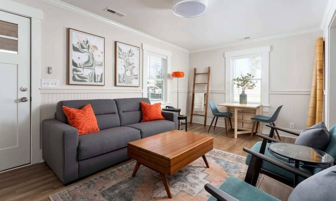 Wilmington House | Cargo District Cottage Bike Walk Explore Dwtn ILM