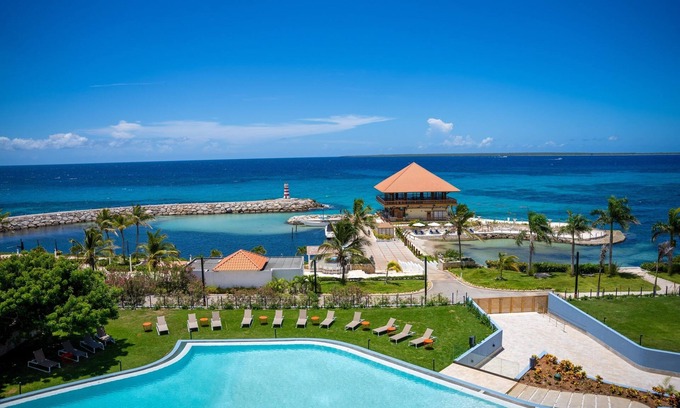 La Romana Hotel | Caribbean Retreat – Pool Access, City Views & Minutes from Altos de Chavón