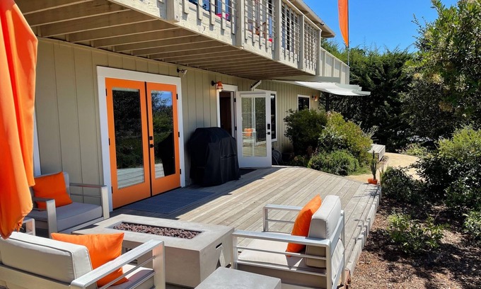 Northeast Carmel House | Carmel Big Sur-Style Guest House with Hot Tub, Decks & Views! CLOSING 12/24/25