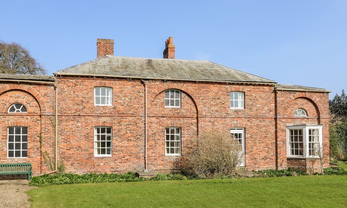 Bridlington Cottage | CARR COTTAGE, pet friendly, character holiday cottage in Bridlington