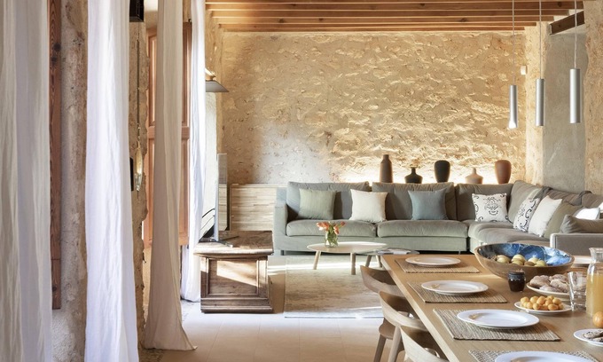 Consell House | CAS PADRINS. Impressive traditional Majorcan style house with swimming pool.