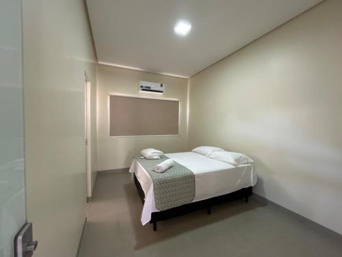 Plano Diretor Sul House | Casa 04 - Casa com 2 quartos, sendo uma suíte localizada próximo a rodoviária e o aeroporto