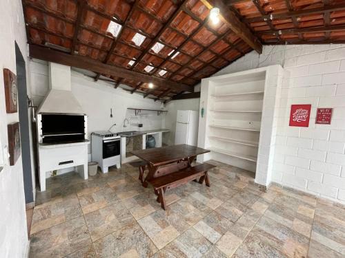 Toninhas House | Casa 150m da Praia das Toninhas Com Churrasqueira
