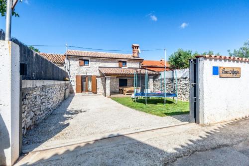 Mali Vareski House | Casa Agnija - Authentic Istrian holiday home with terrace and garden near the Sea