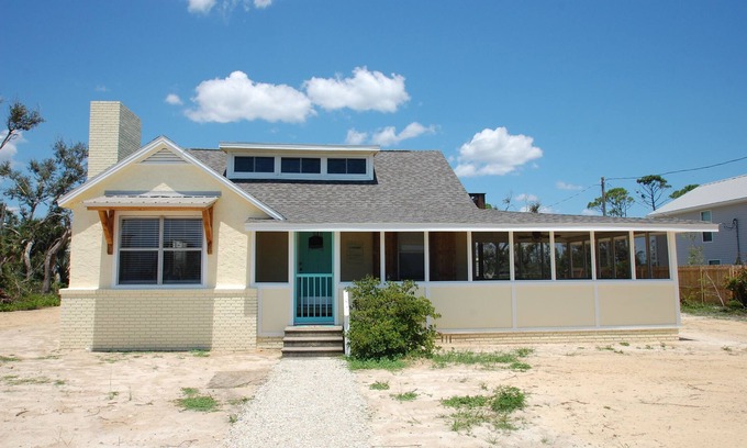 Port St. Joe Cottage | Casa Amarilla - steps to St Joe Beach & Mexico Beach