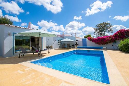 Mato Serrao House | Casa Ana Superbly Renovated with Heated Private