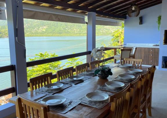 Paraty House | Casa Belvedere na Ilha do Araujo e Ganhe 1 passeio de barco