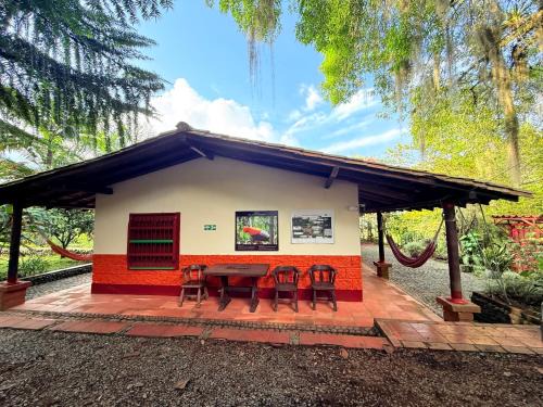 Jardin House | Casa & cabaña campestre equipadas, 13 personas, familias