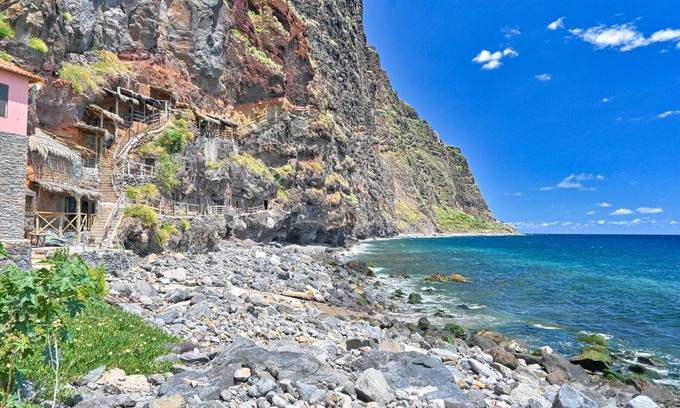 Campanario Apartment | Casa Calhau da Lapa, a Home in Madeira