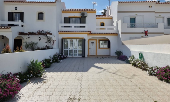 Retur House | Casa Cathy - Praia Adão e Eva
