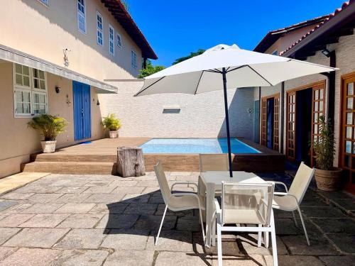 Barra da Tijuca House | Casa Chalé na Barra da Tijuca Com Piscina Próximo a Praia
