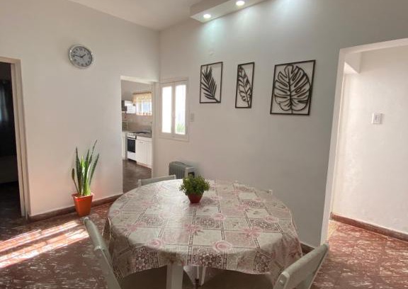 San Juan House | Casa con cochera doble y parrillero en zona estratégica