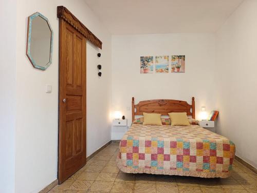 La Aldea de San Nicolas Apartment | Casa Dace Renovated Studio - Fast Wi-Fi, 4-min Drive to Beach, Pet Friendly