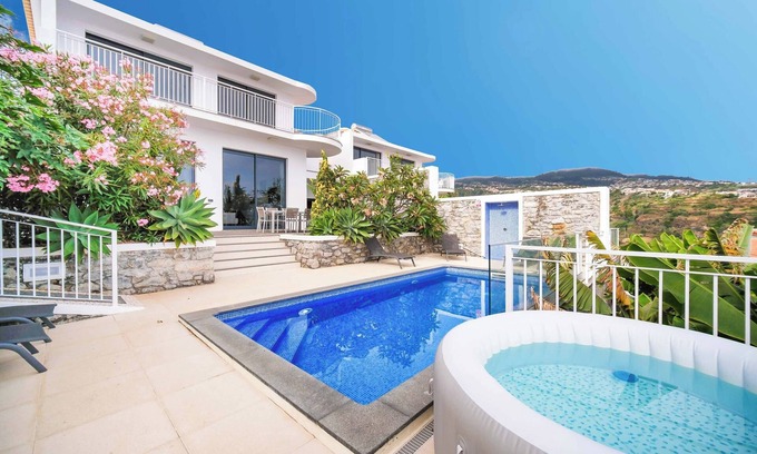 Estrela da Calheta Villa | Casa das Flores - Three Bedroom Villa, Sleeps 6
