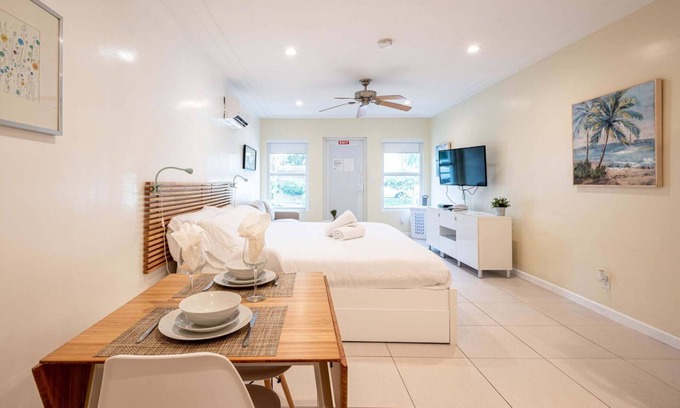Hollywood South Central Beach Apartment | Casa Del Mar Beach Studio 3
