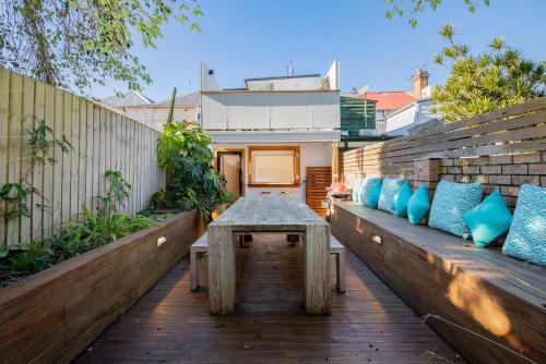 Cooks Hill House | Casa Dianna - Timeless Terrace near CBD and Waterfront