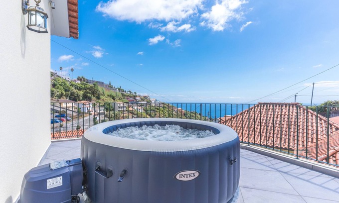 Estreito de Camara de Lobos Ski Chalet | Casa dos Namora by Atlantic Holiday